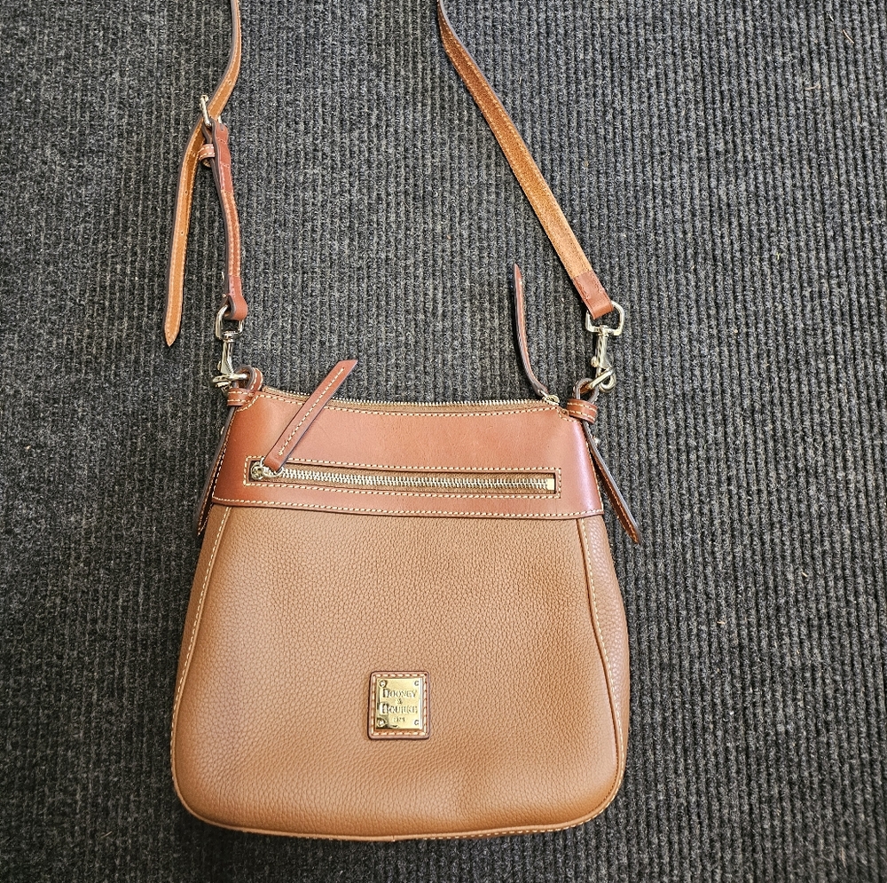 Authentic Dooney & Bourke Pebble Grain Crossbody 25 Handbag